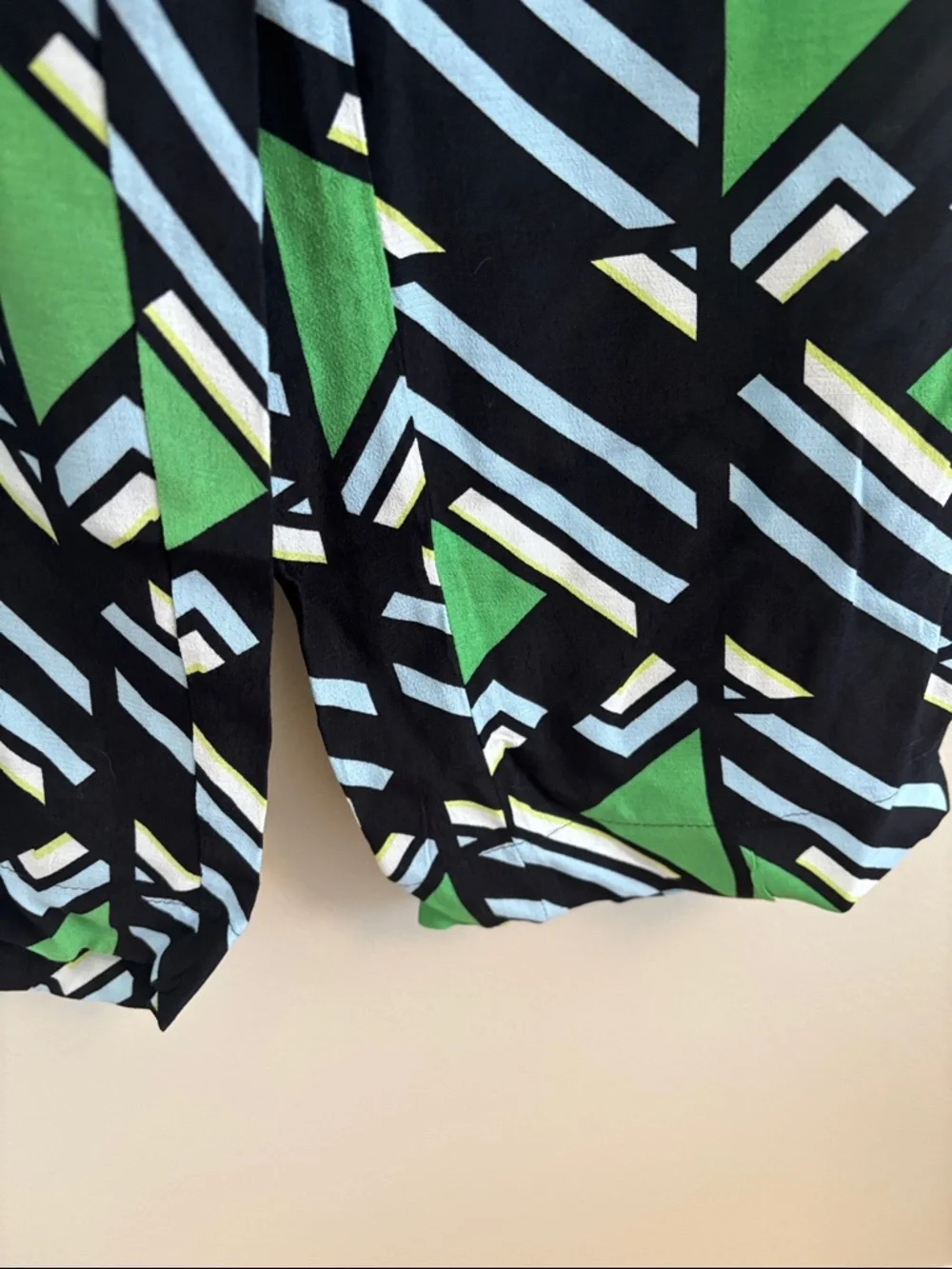 Zara Black Wide-Leg Pants with Green and Light Blue Geometric Print - Picture 4 of 9